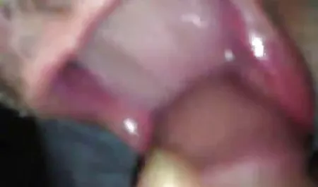 دانش آموز کاشته شده بهترین سایت های سکس روی میز برای ارزیابی