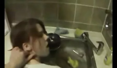 ایرا با الاغ برهنه در بالای سر می کشد دانلود بهترین فیلم سکسی و کلیت خود را مالش می دهد