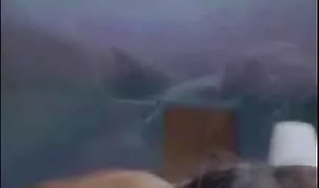 هواپیمای بدون سرنشین پرواز با دوربین فیلم رابطه جنسی زن و شوهر را در پشت دانلود بهترین فیلمهای سکسی بام ساختمان بلند مرتفع کرد