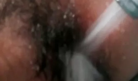 شخص ورزشکار دوست خود را روی لینک بهترین کانال سکسی نیمکت با سرطان خم کرد